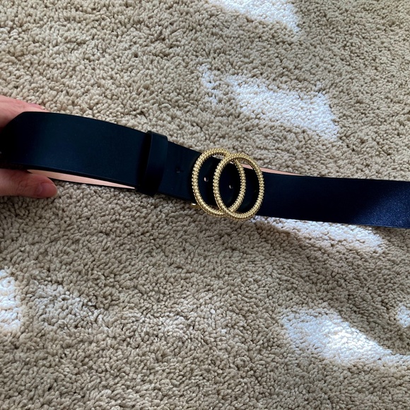 H&M Black belt with gold detail. NEW - Picture 1 of 3
